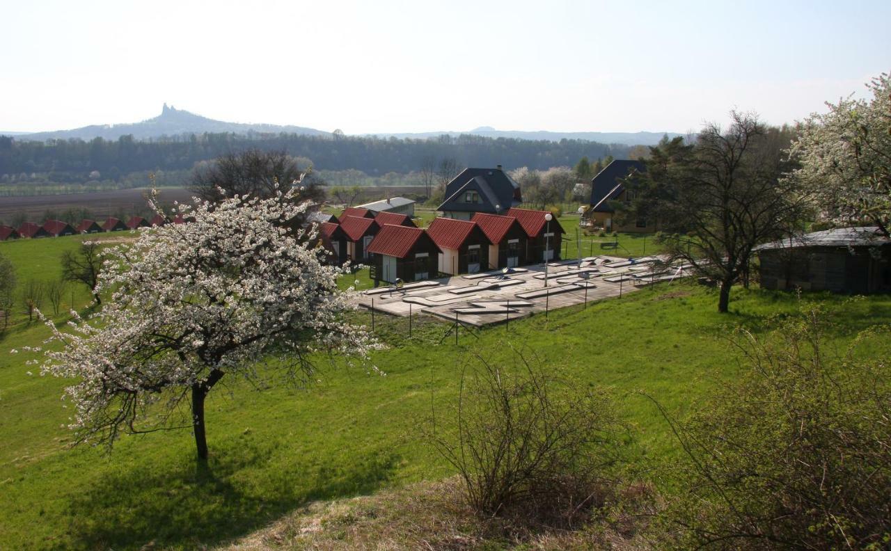 Camping V Raji - Palda Hotell Rovensko pod Troskami Exteriör bild