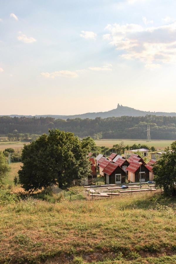 Camping V Raji - Palda Hotell Rovensko pod Troskami Exteriör bild