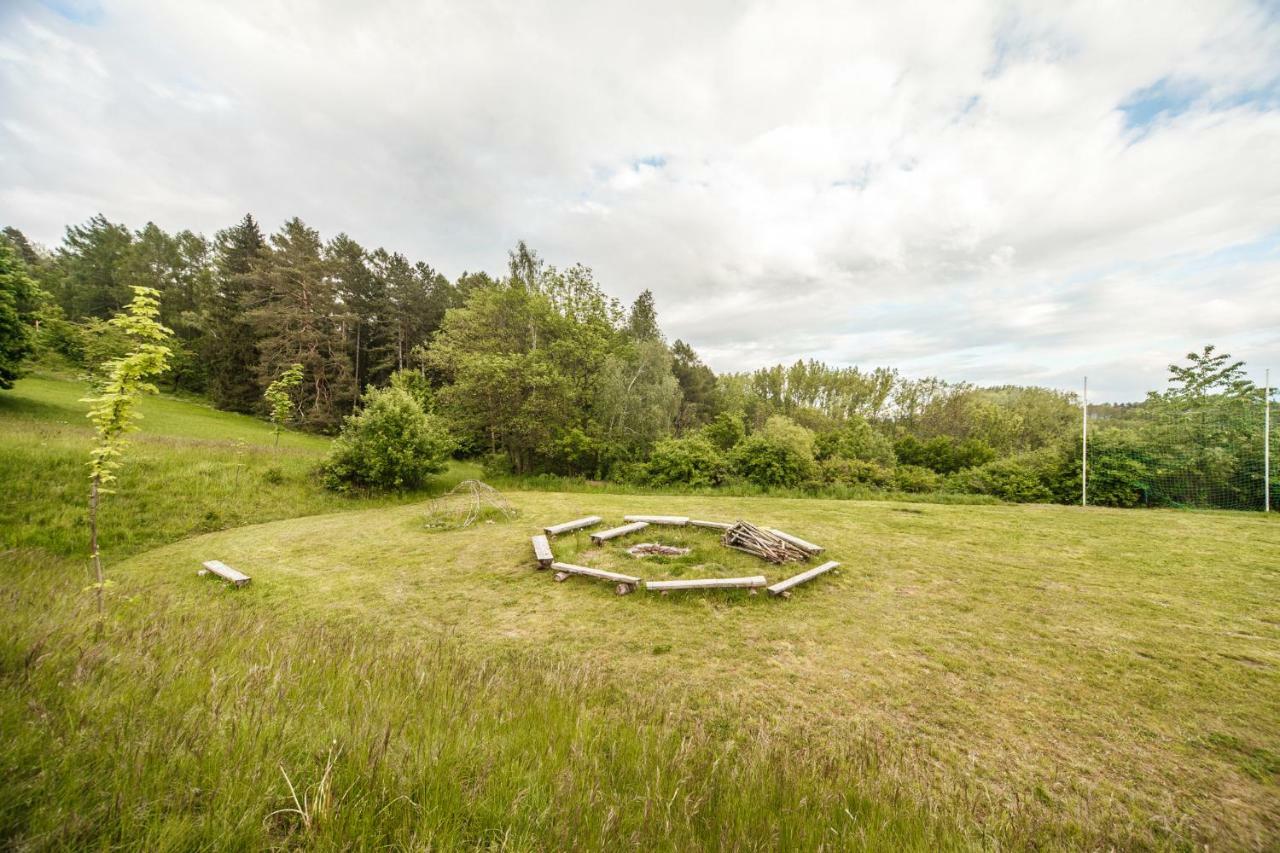 Camping V Raji - Palda Hotell Rovensko pod Troskami Exteriör bild